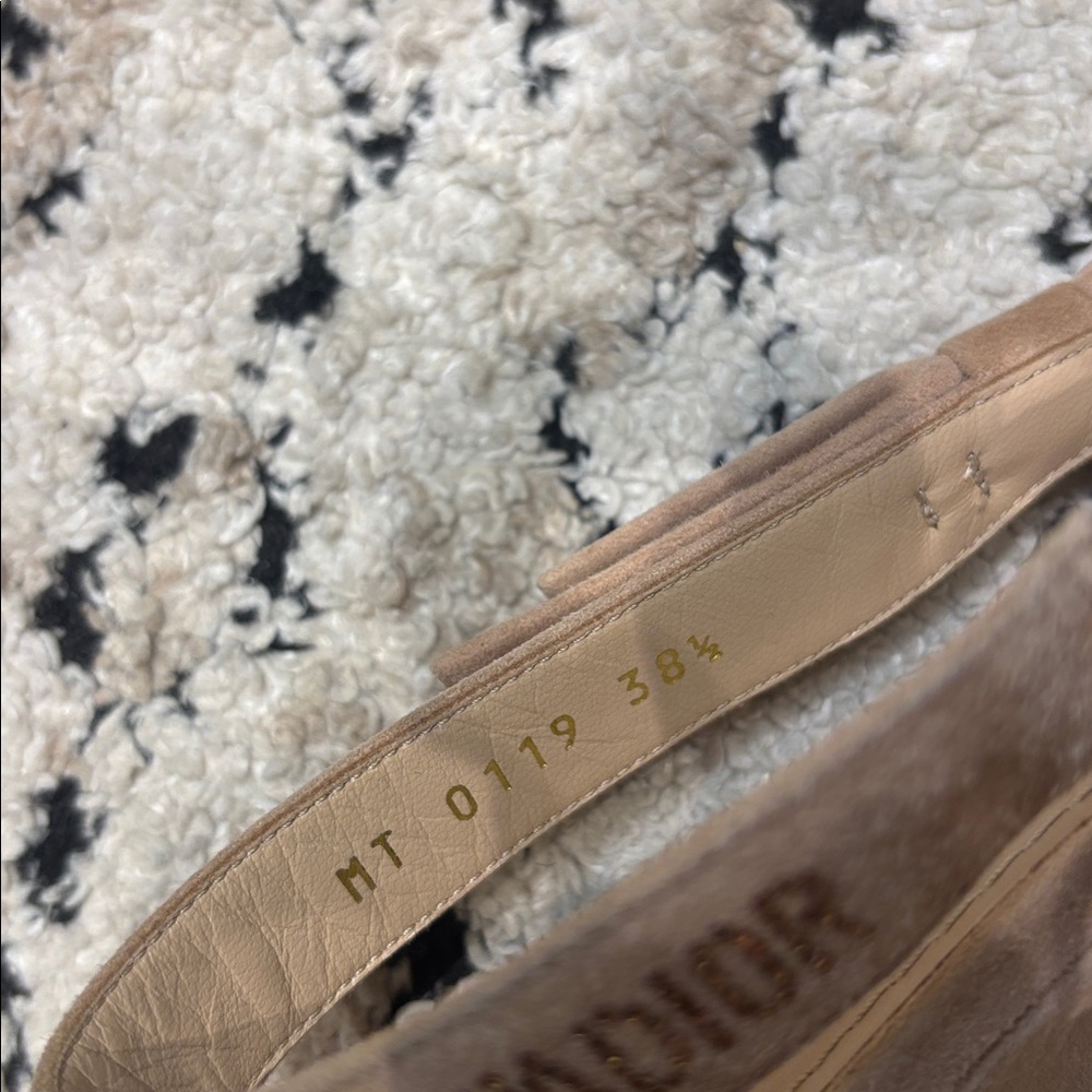 Authentic Christian Dior J'Adior Slingback Pump Heels
Nude and Gold
38.5 - Picture 12 of 12